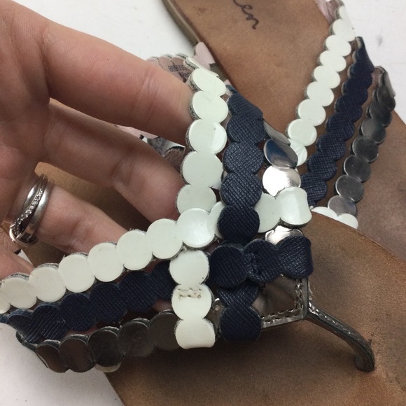 Boden Rickrack Overlapping Navy & White Thong Sandals Size 7 - Picture 9 of 12